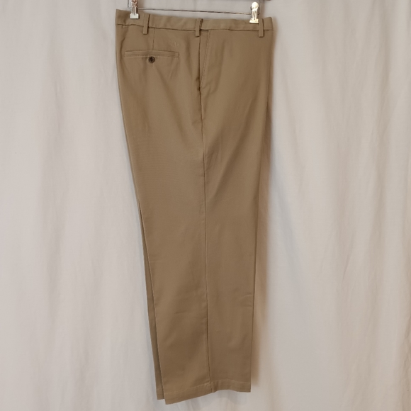 Dockers Relaxed Fit Stretch Wrinkle-Free Flat Front Khaki Pants Size 44 x 30 - Picture 9 of 9